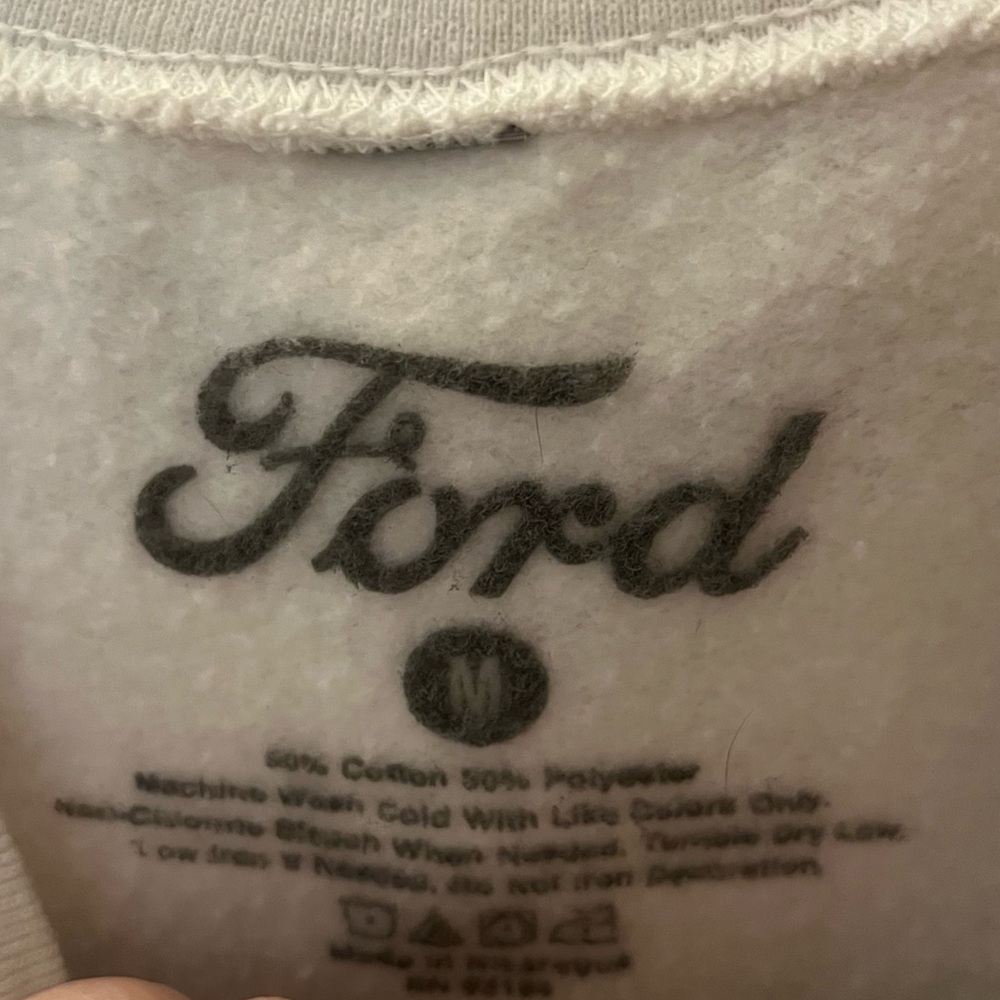 ❗️clearance-price firm❗️ Mustang crew sweater - Picture 3 of 3